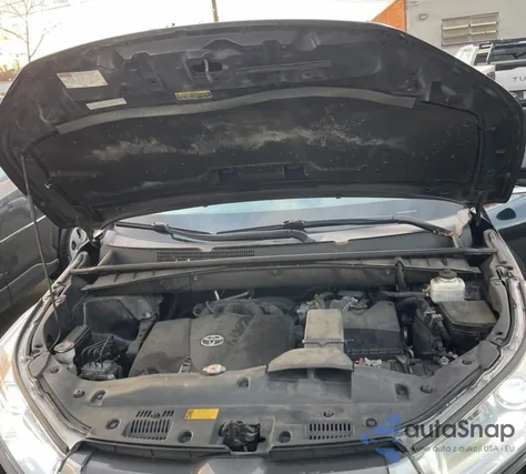 2019 Toyota Highlander Xle z USA, uszkodzony, nr VIN 5TDJZRFH7KS599622